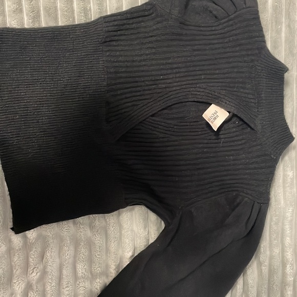 New with tags forever 21 keyhole sweater never worn - Picture 2 of 4